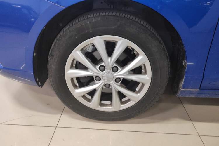 Used Roewe i5 2019 1.5L Manual 4G Connected Langyue Edition Left Front Wheel Hub