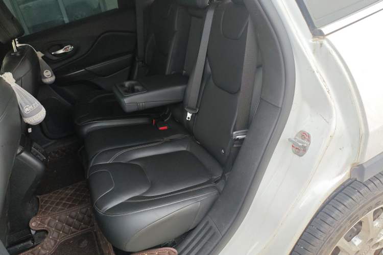 Used Jeep Cherokee 2017 2.0L Superior Edition
