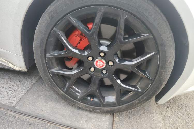 Used Jaguar F-TYPE 2015 3.0 SC Hardtop Version Right Front Wheel Hub