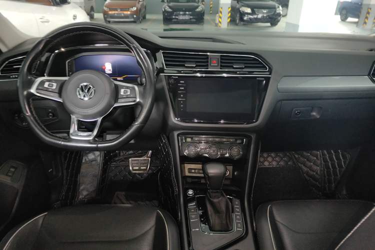 Used Volkswagen Tiguan L 2020 330TSI Automatic Two-Wheel Drive R-Line Flagship Version China VI Standard Center Console