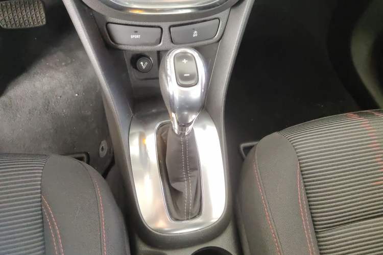 Used Buick Encore 2015 1.4T Automatic Two-Wheel Drive Urban Elite Version