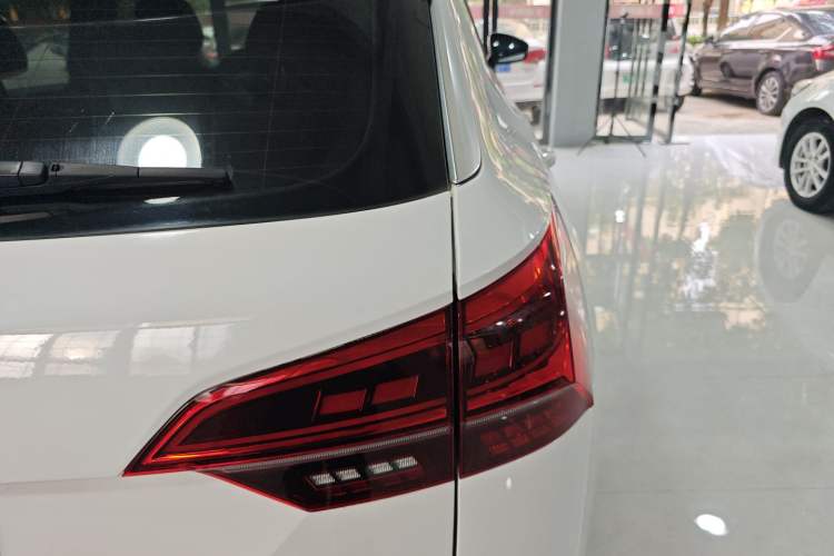 Used Volkswagen Tayron 2019 330TSI Two-Wheel Drive Luxury Model China VI Standard
