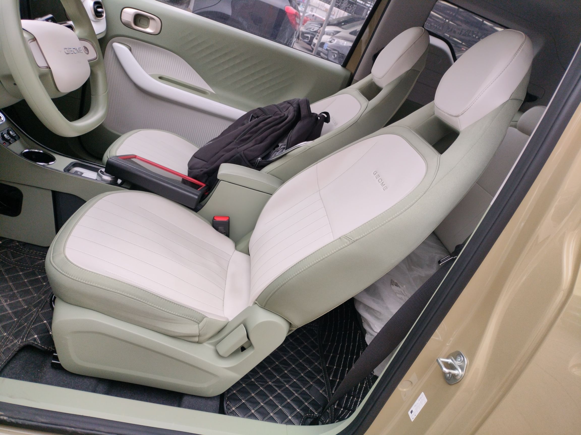 Переднее сиденье в автомобиле