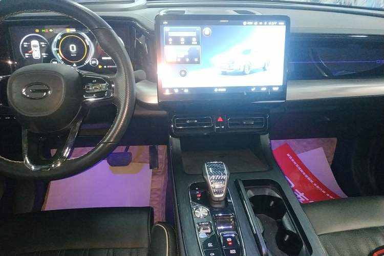 Used GAC Trumpchi GS8 2022 Dual-Engine Series 2.0TM Four-Wheel Drive Prestige Edition (6 Seats) Audio And AC Panel