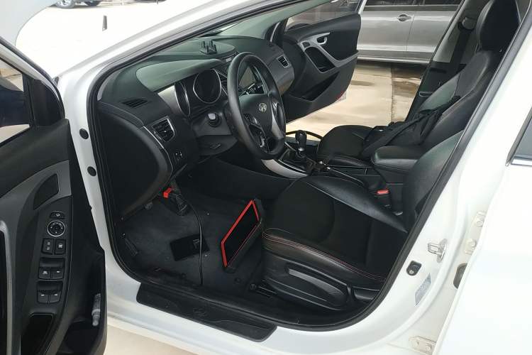 Used Hyundai Elantra (5th Generation / Langdong) 2016 1.6L Manual Luxury Model