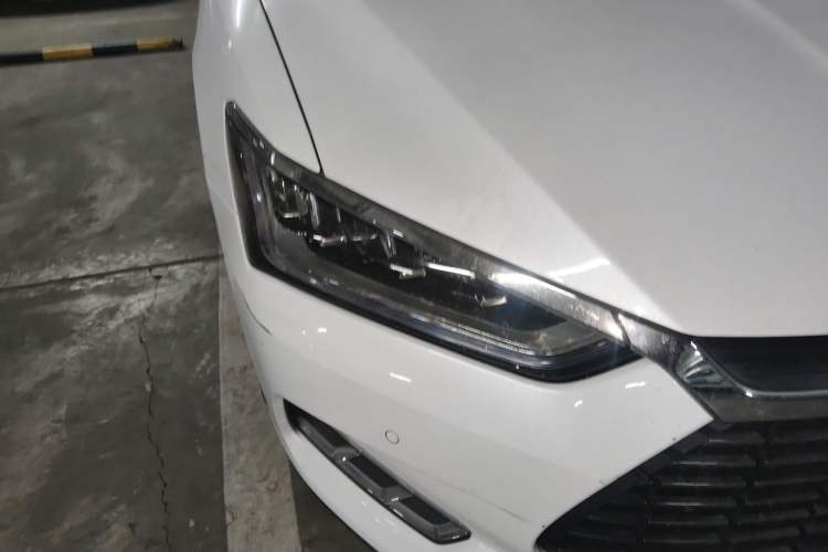 Used BYD Qin Pro New Energy 2019 EV Super Edition High-Power Long-Range Smart-Connected Cutting-Edge Model Right Front Headlight