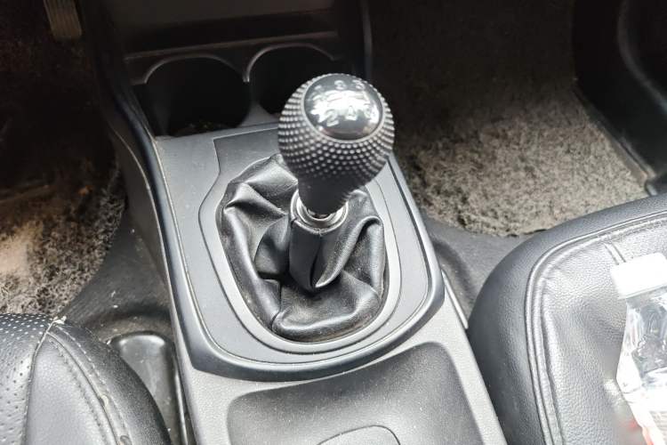 Used Honda City 2015 1.5L manual Comfort version