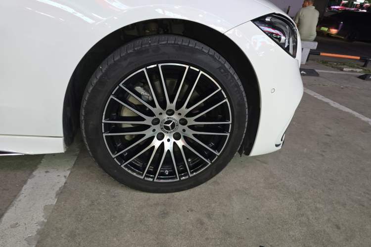 Used Mercedes-Benz C-Class 2022 Restyled C 260 L Sport Edition Right Front Wheel Hub