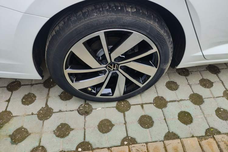 Used Volkswagen Sagitar 2024 300TSI DSG Excellence Edition Right Rear Wheel Hub