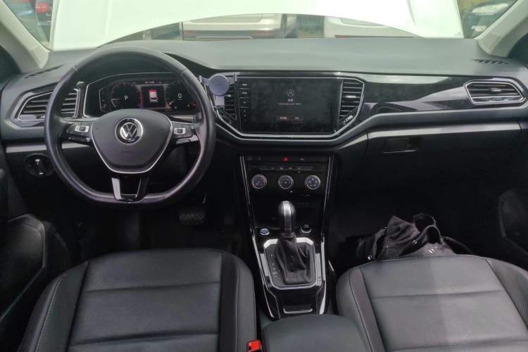 Used Volkswagen T-ROC 2022 280TSI DSG Two-Wheel Drive Comfort PLUS Center Console