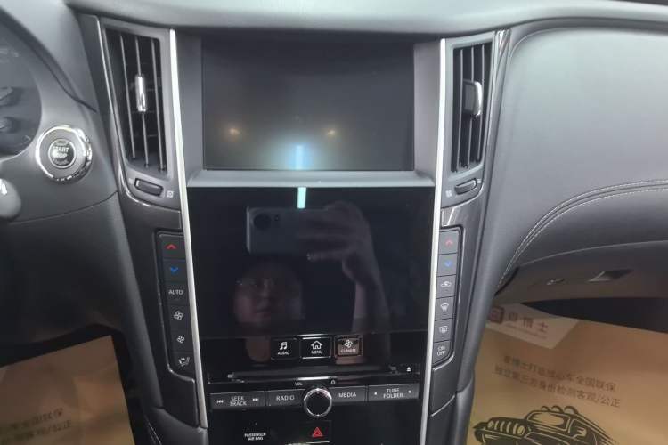 Used Infiniti Q50L 2018 2.0T Comfort Edition China VI Standard Audio And AC Panel
