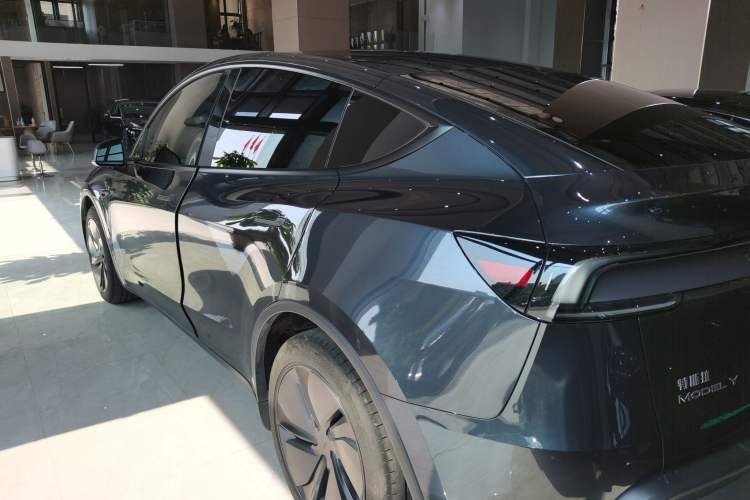 Used Tesla Model Y 2025 Rear-Wheel-Drive Version
