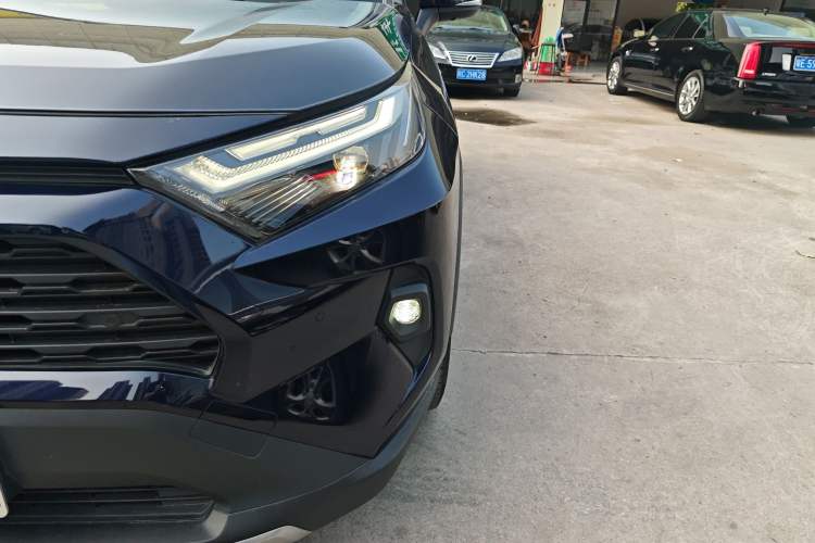 Used Toyota RAV4 2023 Dual-Engine 2.5L E-CVT Two-Wheel Drive Elite Plus Edition
