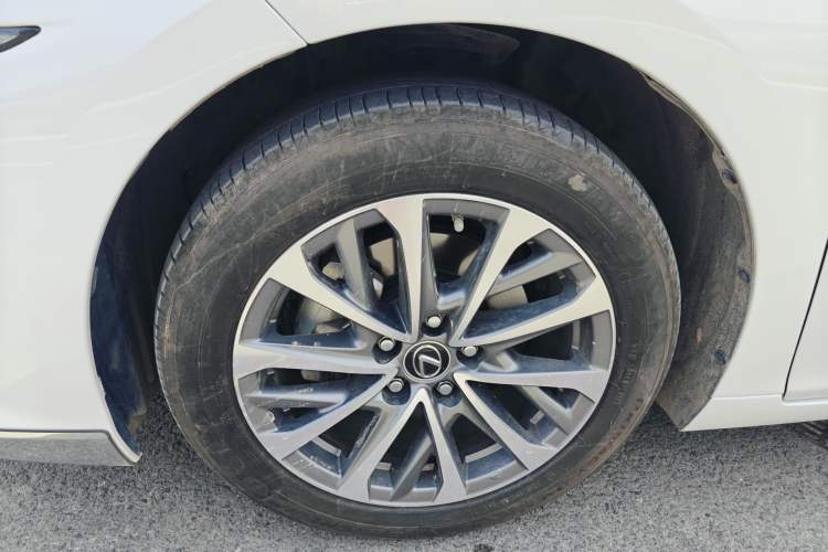 Used Lexus ES 2023 200 Excellence Edition
