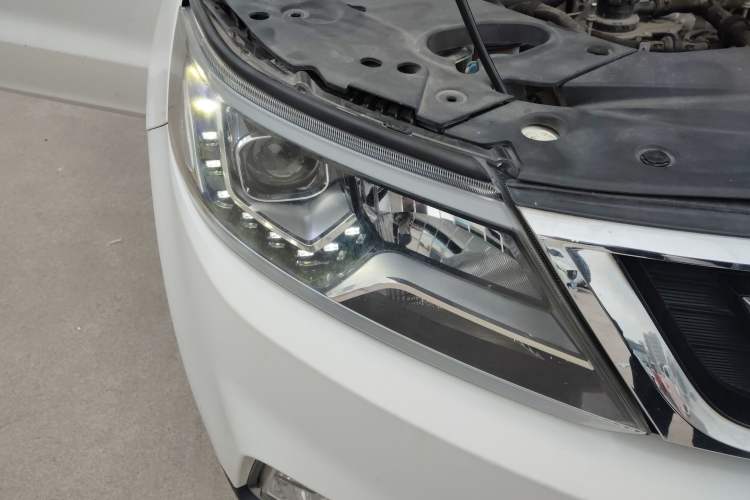 Used Geely Auto Vision X6 2016 1.3T CVT Flagship Model Right Front Headlight