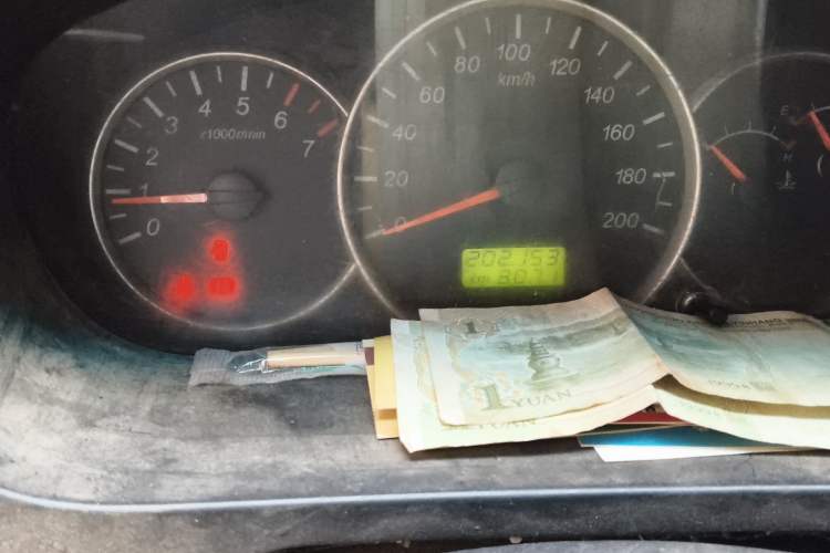 Used Wuling Hongguang 2014 1.2L Standard Model China IV Odometer Close Up