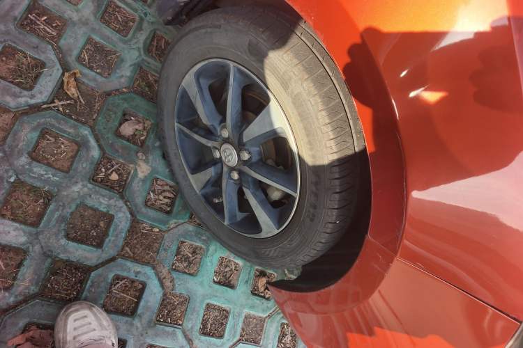 Used Toyota YARiS L Zhi Xuan 2015 1.5G Automatic Orange Limited Edition
