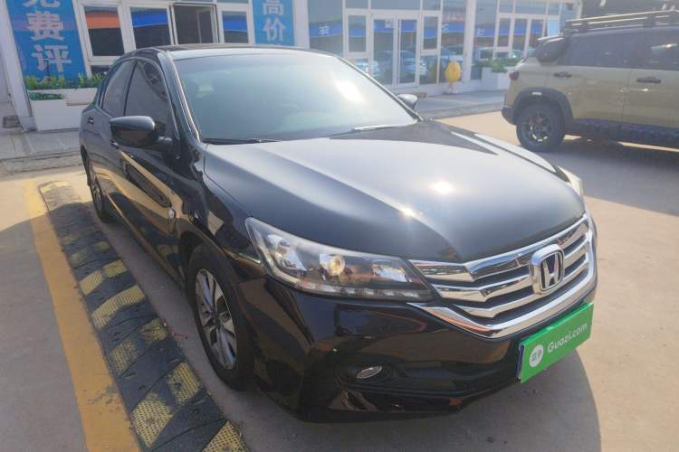 Used Honda Accord 2015 2.0L LX Comfort Edition Front Right 45 Deg