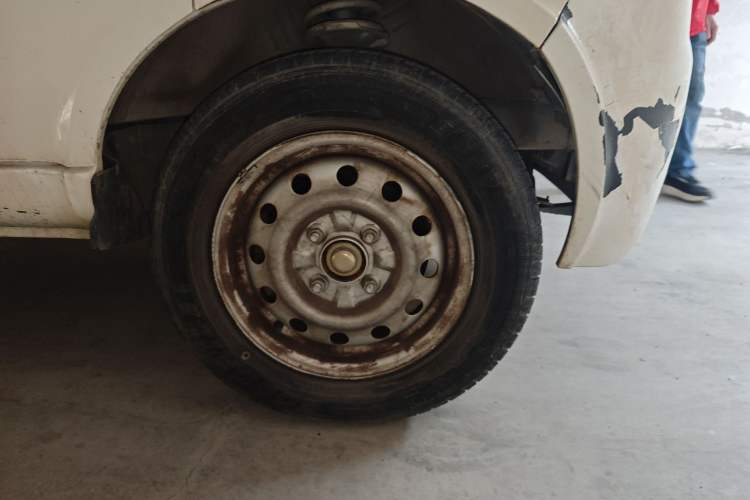 Used GAC Gonow Xingwang CL 2014 1.2L Luxury Edition GA4G12 Right Front Wheel Hub