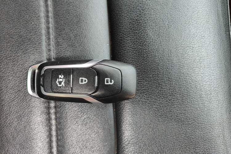 Used Ford Edge 2015 2.0T GTDi 4x4 High-Grade Model
