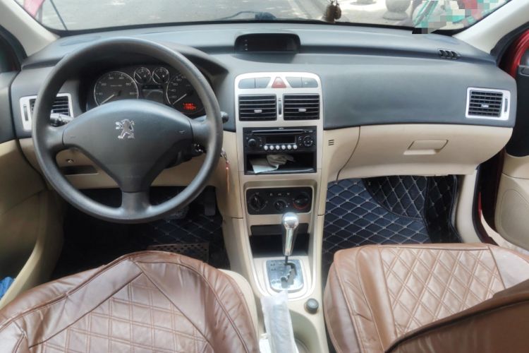 Used Peugeot 307 2010 Hatchback 1.6L Automatic Comfort Edition Center Console