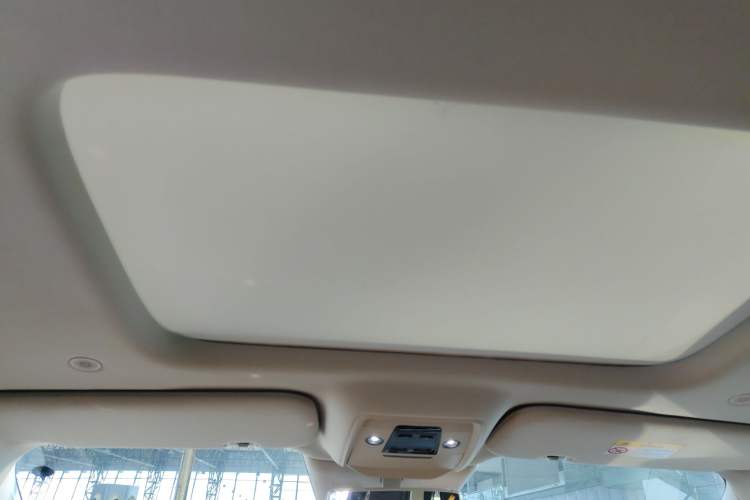 Used Denza D9 2024 DM-i 970 Luxury Model
