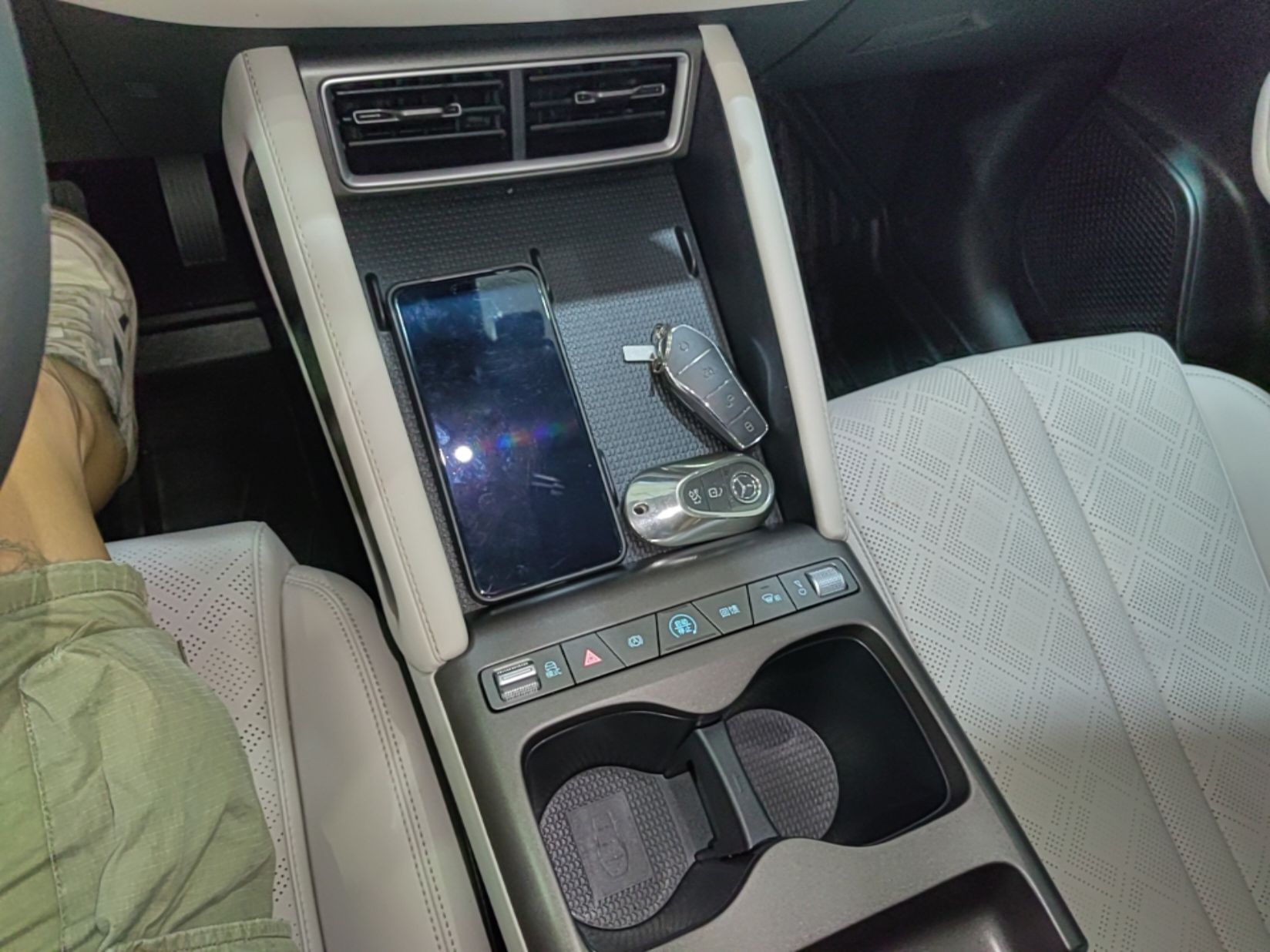 BYD Yuan UP 2025 Model 301KM Leading Version — снимка 16
