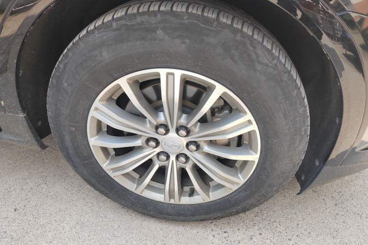 Used Cadillac XT5 2018 28T Four-Wheel Drive Luxury Model Right Front Wheel Hub