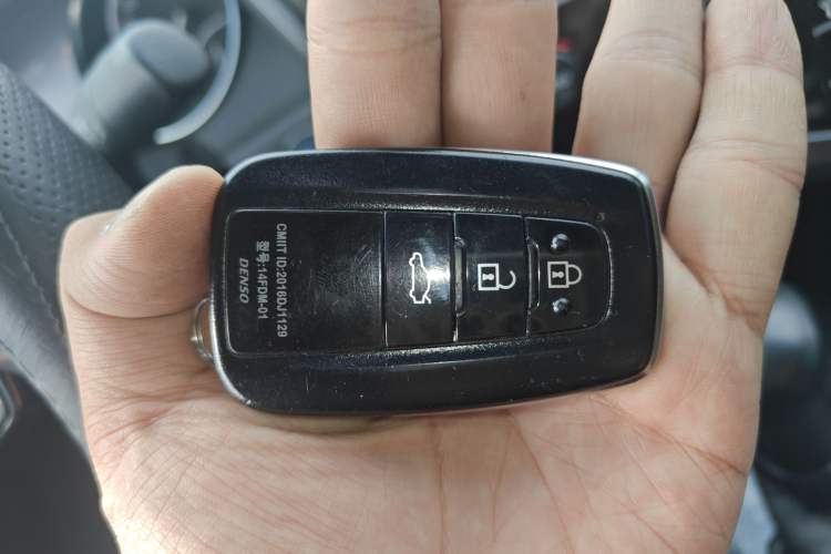 Used Toyota Camry 2018 Dual-Engine 2.5 HG Luxury Edition Vehicle Key