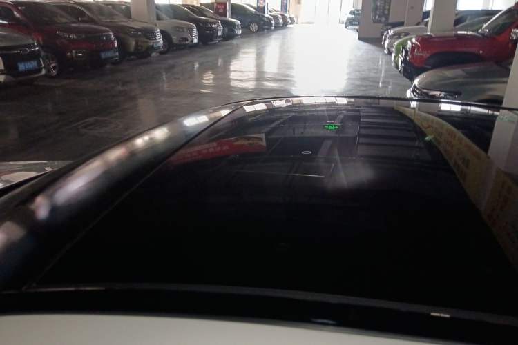 Used Mercedes-Benz C-Class 2015 Facelift C 200 L Roof