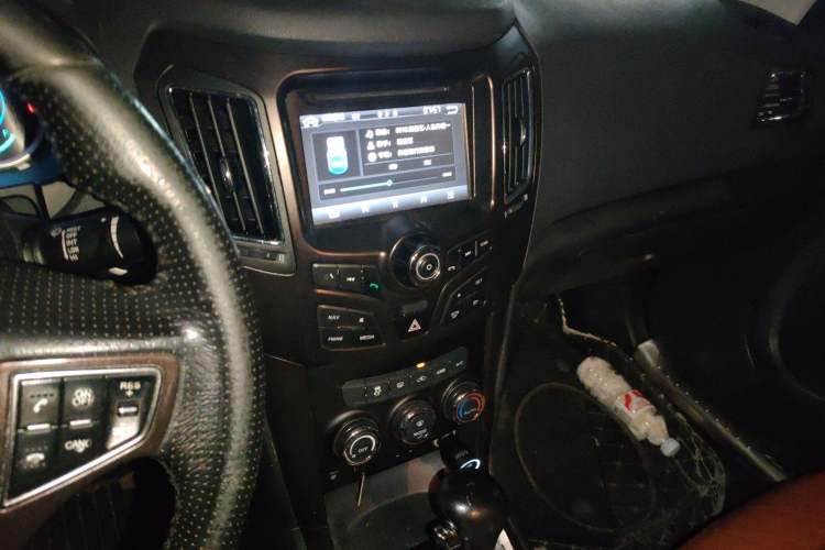 Used Haima S7 2015 2.0L Automatic ZhiZhen Version
