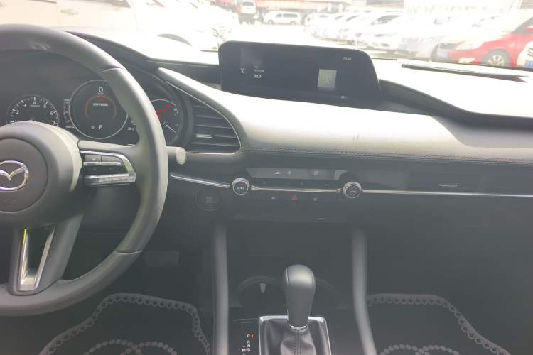 Used Mazda 3 Axela 2023 2.0L Automatic ZhiZhen Edition Audio And AC Panel