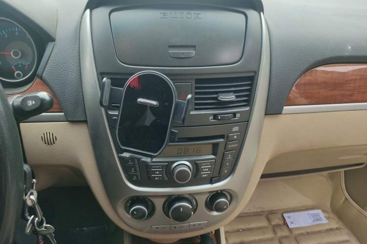 Used Buick Excelle 2011 1.6 LE-MT Audio And AC Panel