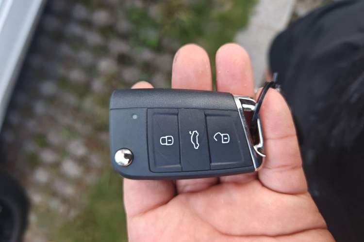 Used Volkswagen T-ROC 2025 Facelifted 300TSI DSG Two-Wheel-Drive Starlight Edition
