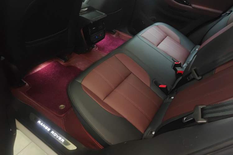 Used Land Rover Range Evoque 2024 Aurora L 249 PS Prestige Light-Chasing Edition Left Rear Seat