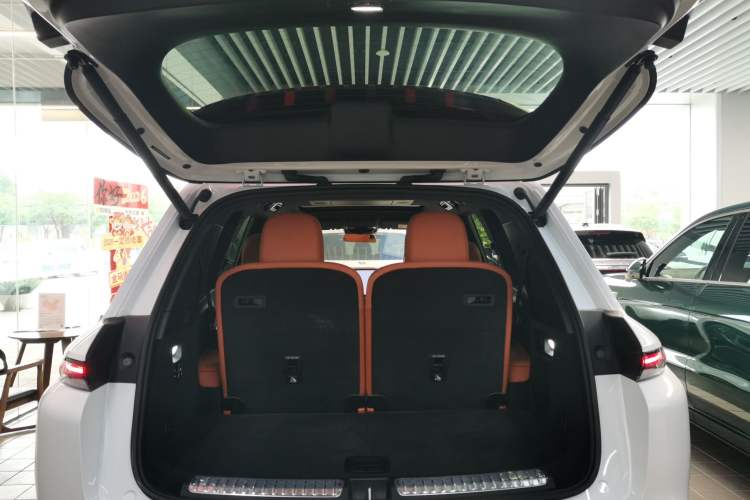 Used Li Auto L8 2025 Ultra Smart Refreshed Edition
