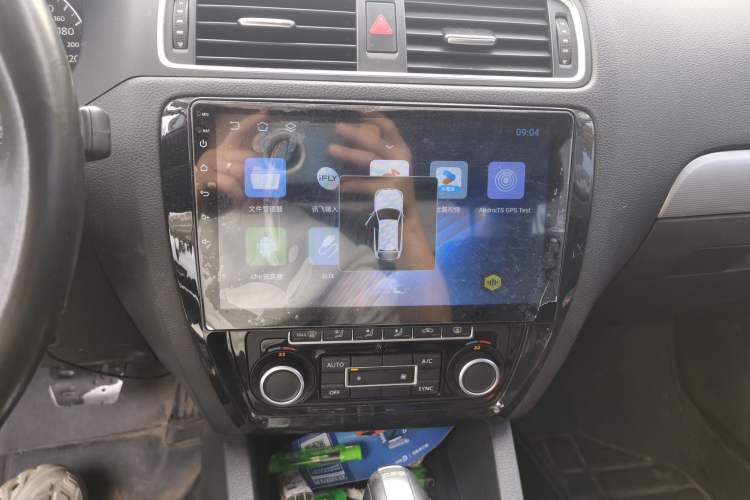 Used Volkswagen Sagitar 2014 Revised Version 1.4TSI Automatic Luxury Edition Audio And AC Panel