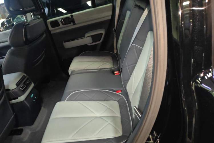 Used Formula Leopard Leopard 5 2023 Navigator Edition
