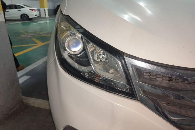 Used SAIC MAXUS G10 2014 2.0T Automatic Elite Edition
