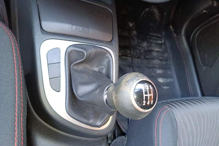 Used FAW Junpai D60 2017 1.5L Manual Standard Edition Gear Lever