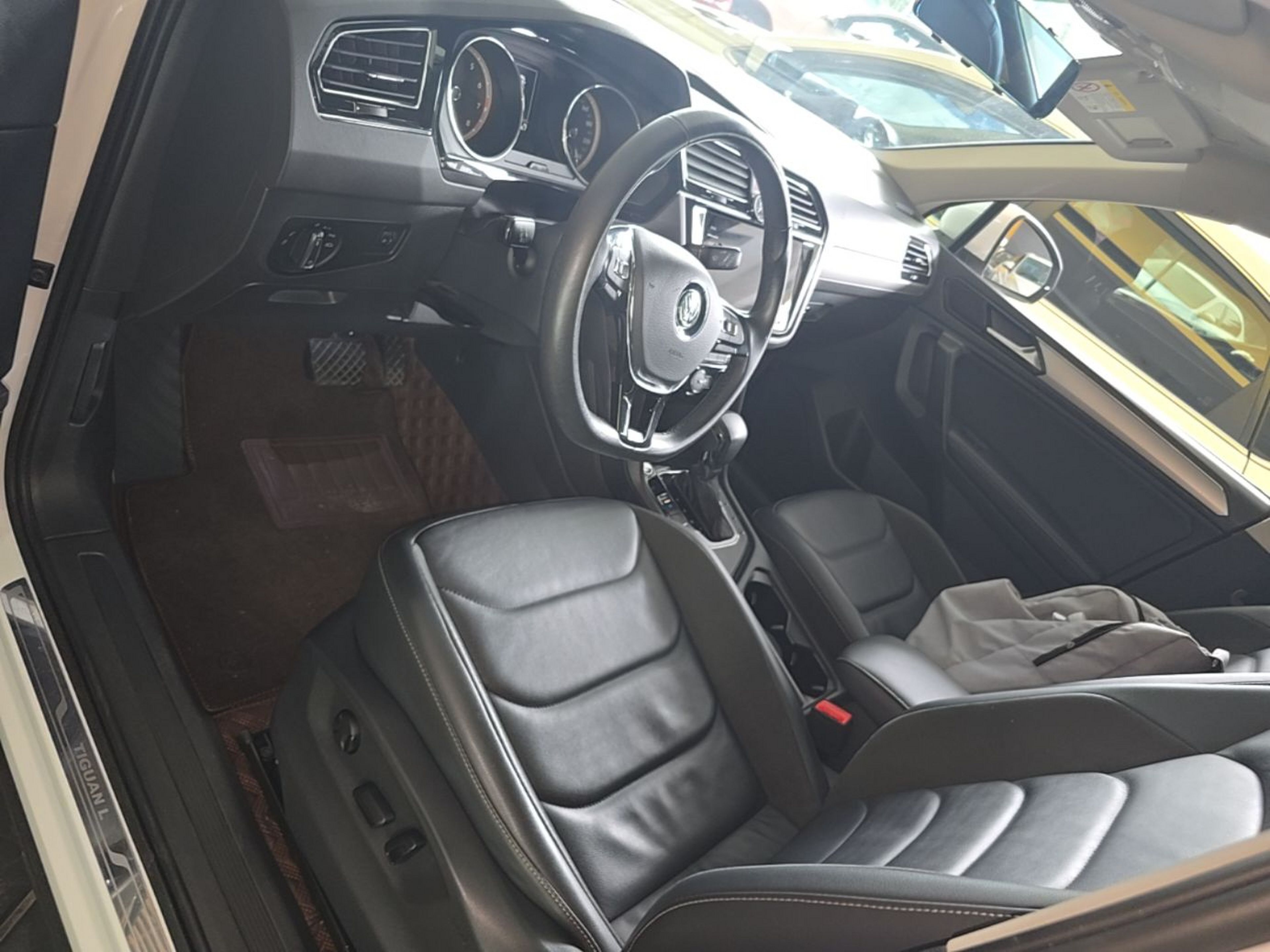 Vordere Reihe im Auto