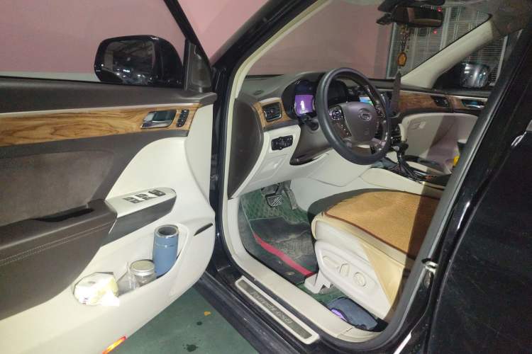 Used GAC Trumpchi GS8 2017 320T Two-Wheel Drive Luxury Smart Connectivity Version (7 Seats)