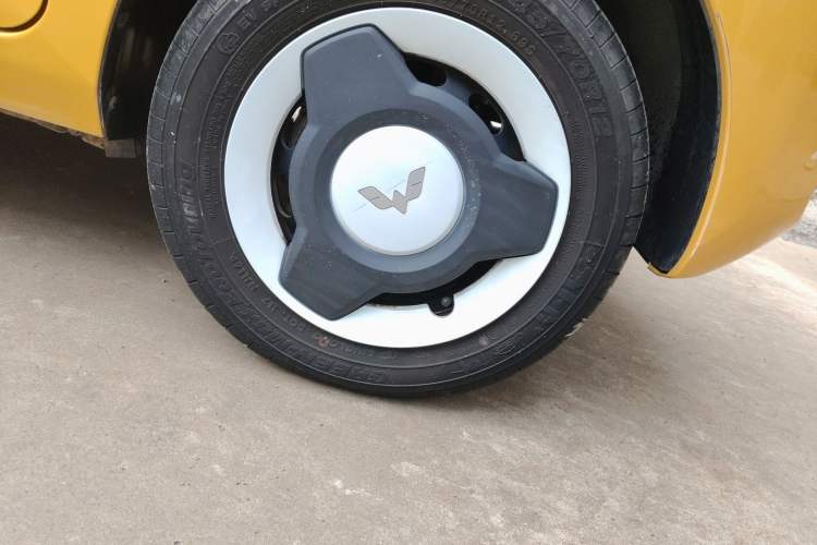 Used Wuling Hongguang MINIEV 2022 Macaron Premium Model – Lithium Iron Phosphate Right Front Wheel Hub