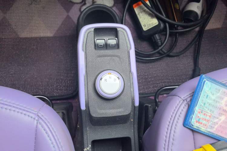 Used Chery QQ Ice Cream 2022 170km Sundae Phosphate Lithium-Ion