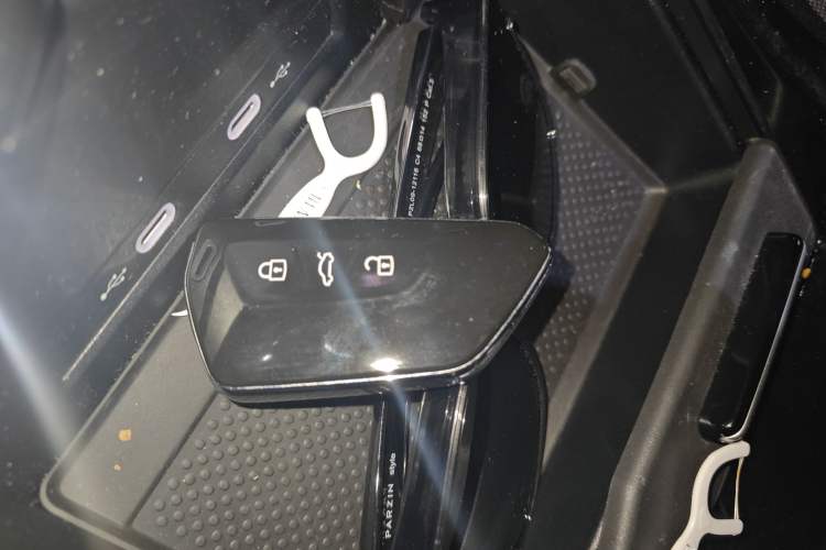 Used Volkswagen Tavendor 2024 380TSI All-Wheel-Drive R-Line Ambition Edition
