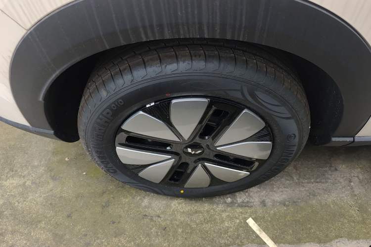 Used Wuling Bingo S 2025 Model 325km Deluxe Edition Right Rear Wheel Hub