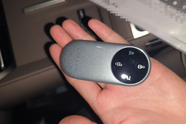 Used Hima Luxeed R7 2024 All-Electric 802 km Max Vehicle Key