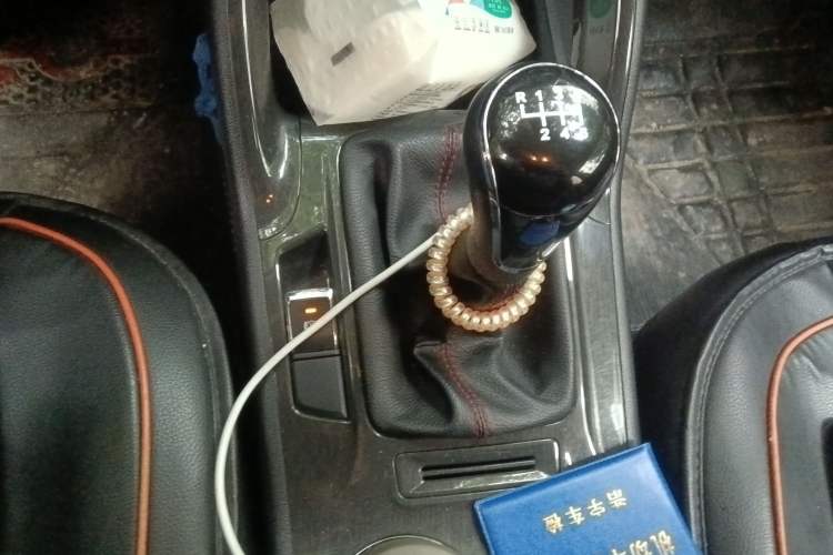 Used CHANGAN CS75 2017 Shangkui Edition 1.5T Manual Fengxiang Model Gear Lever