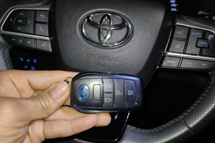 Used Toyota SIENNA 2021 2.5L Hybrid Premium Edition Vehicle Key