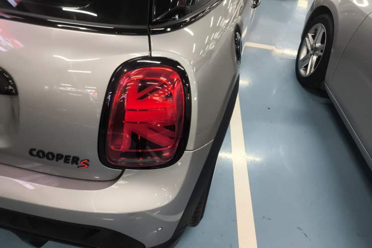 Used MINI 2023 Updated 2.0T COOPER S Racing Driver Exterior 3